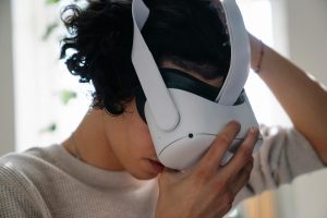 Augmented Reality Dashboards Guide Drivers More Intuitively