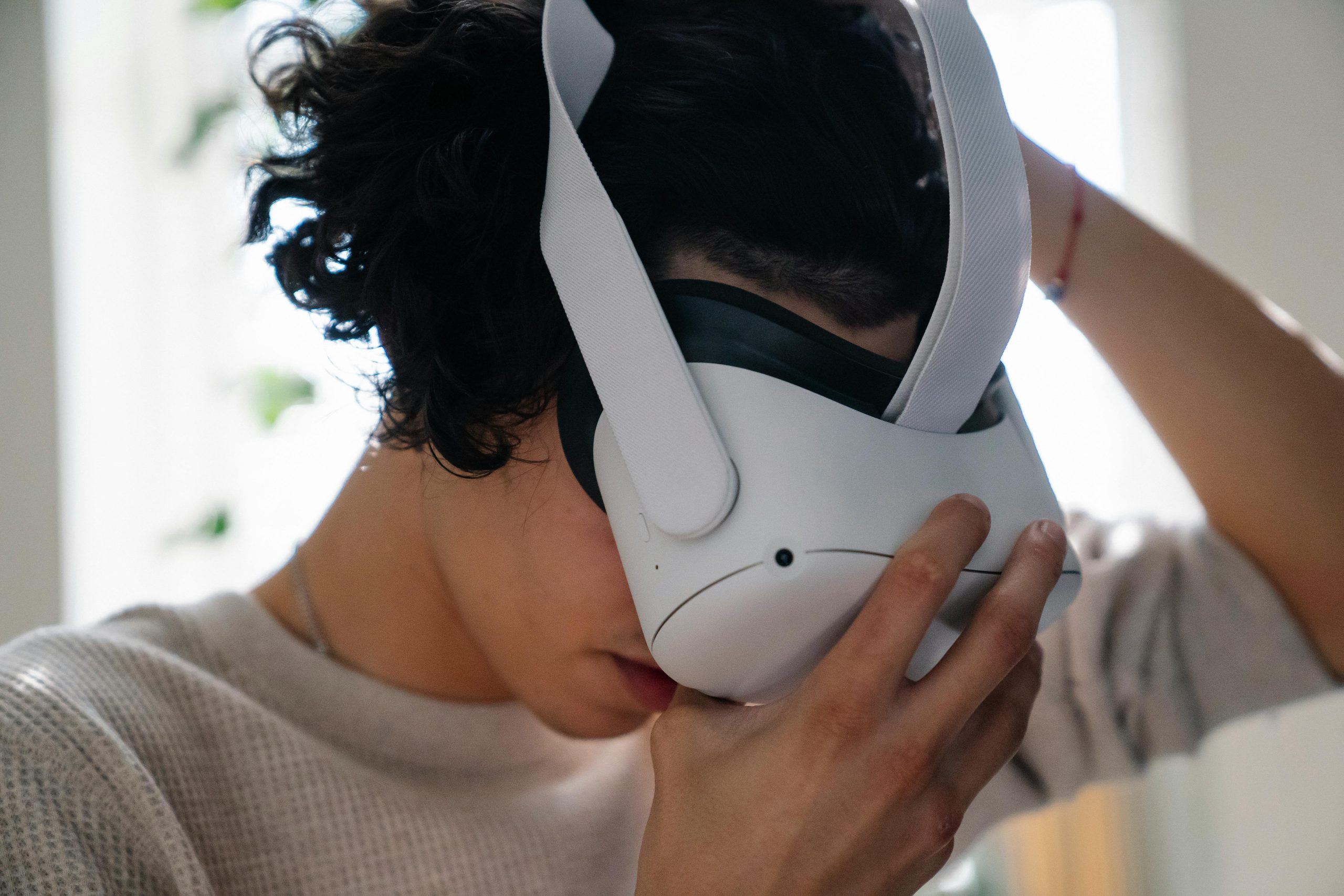 Augmented Reality Dashboards Guide Drivers More Intuitively